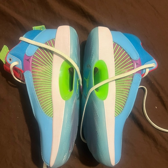 Vibrant Blue and Green Athletic Sneakers with Modern Design Air Jordan 35 Nike - Picture 7 of 8
